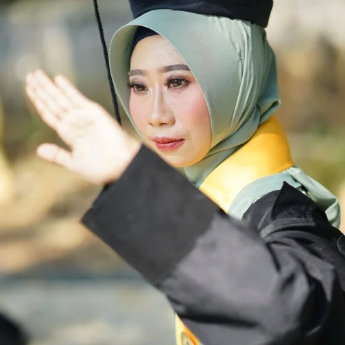 wisuda Evy